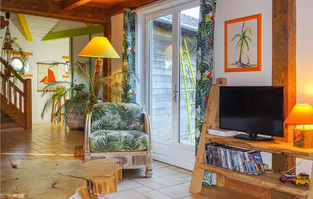 Holiday home Cozy Home In Plouguerneau With Wifi