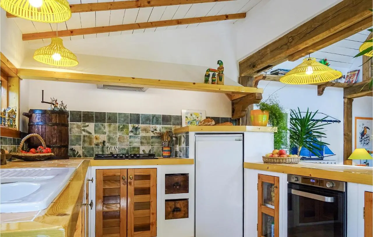 Holiday home Cozy Home In Plouguerneau With Wifi